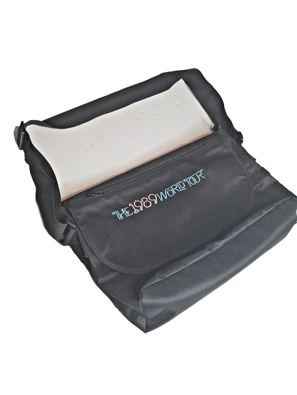 Taylor Swift 1989 World Tour VIP Messenger Bag Black 2015 Official Tour Merch